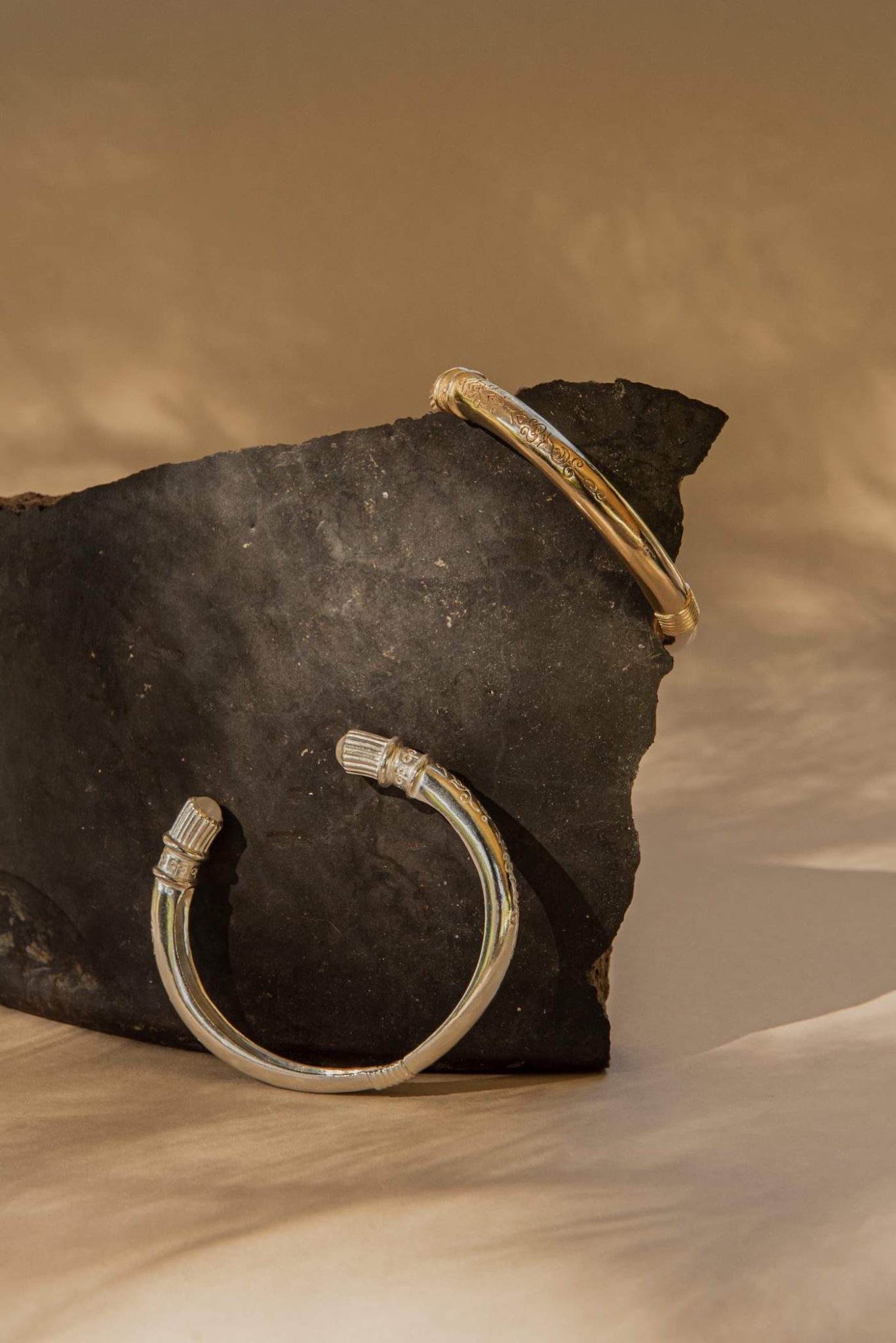Nekala bracelet jonc Hina vermeil or gravé argent massif éthique pierre de lune