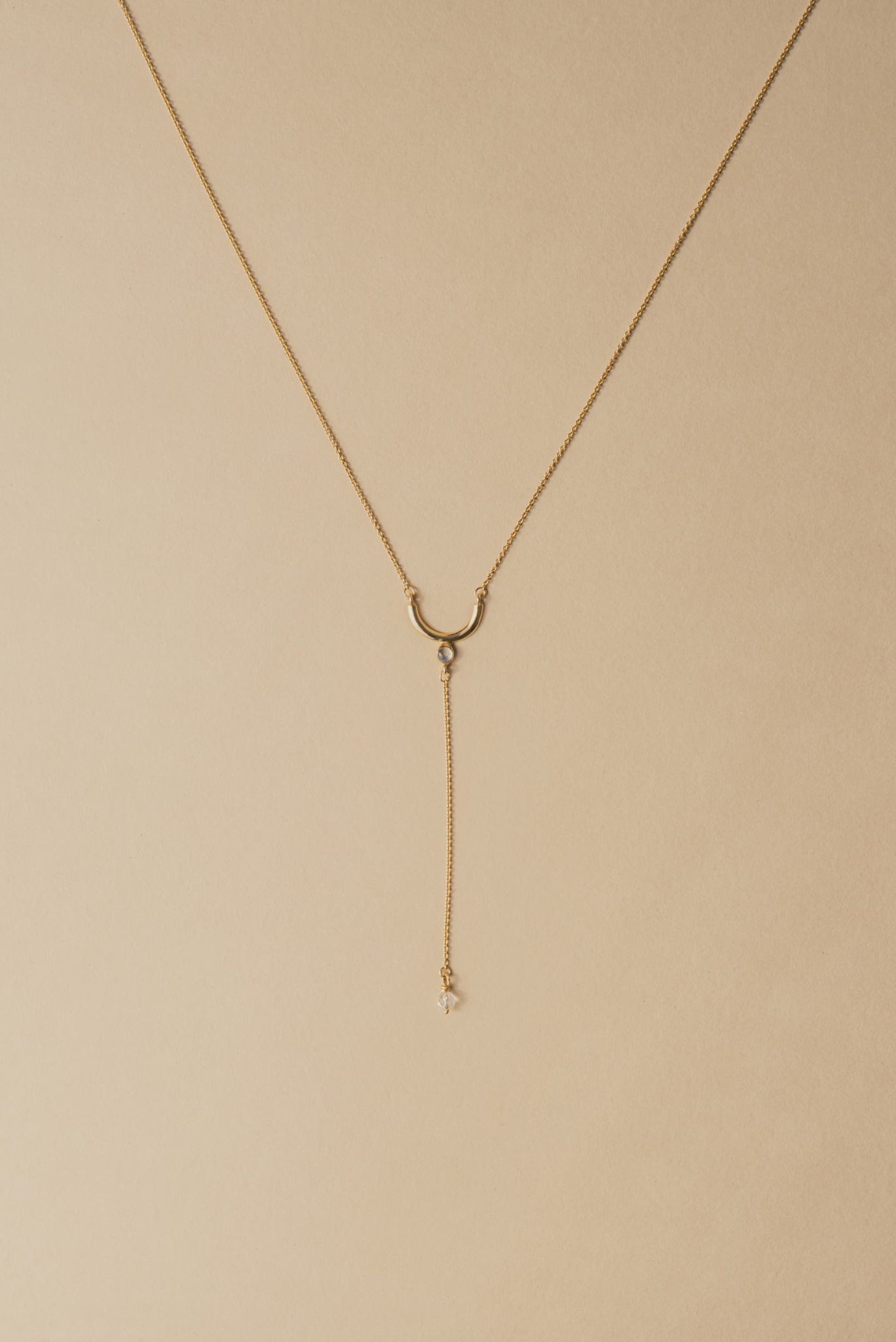 Nekala collier Ode demi lune fin vermeil or cristal de roche argent massif éthique