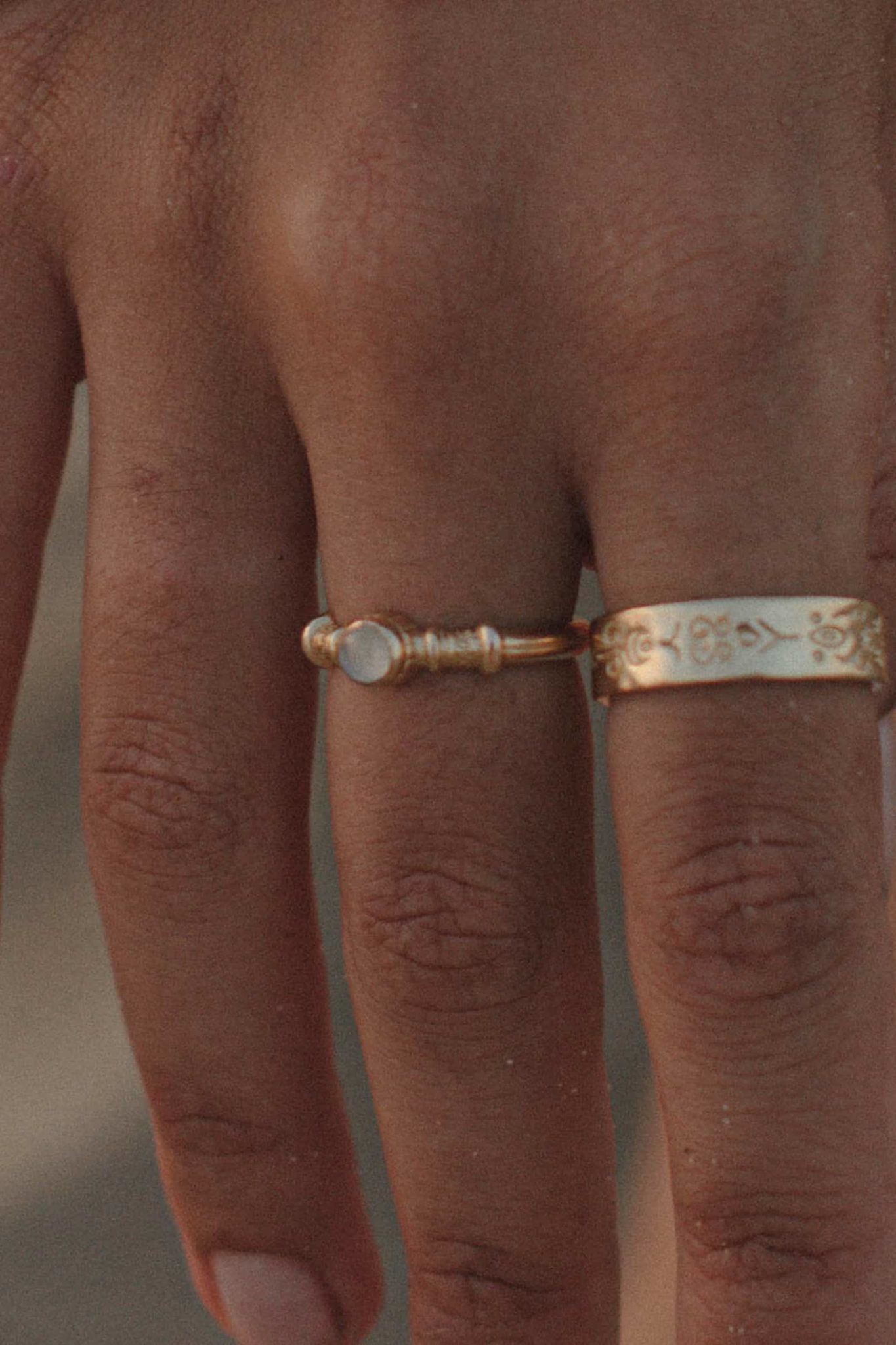 Bague EOS magnifique inspiration ancien moderne grec bouddhiste pierre de lune Inde détail symbolisme spiritualité beauté vermeil or 18 carats alliance fiançailles mariage